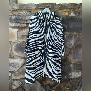 Burberry zebra raincoat with detachable hood NEW